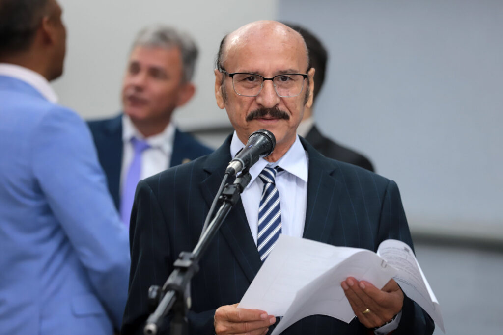 Vereadores aprovam Projeto de Lei de Dr. Loester que institui o  Estatuto de Desburocratização no município