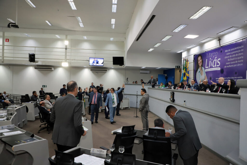 Vereadores mantêm 9 vetos e aprovam três projetos na sessão desta quinta-feira