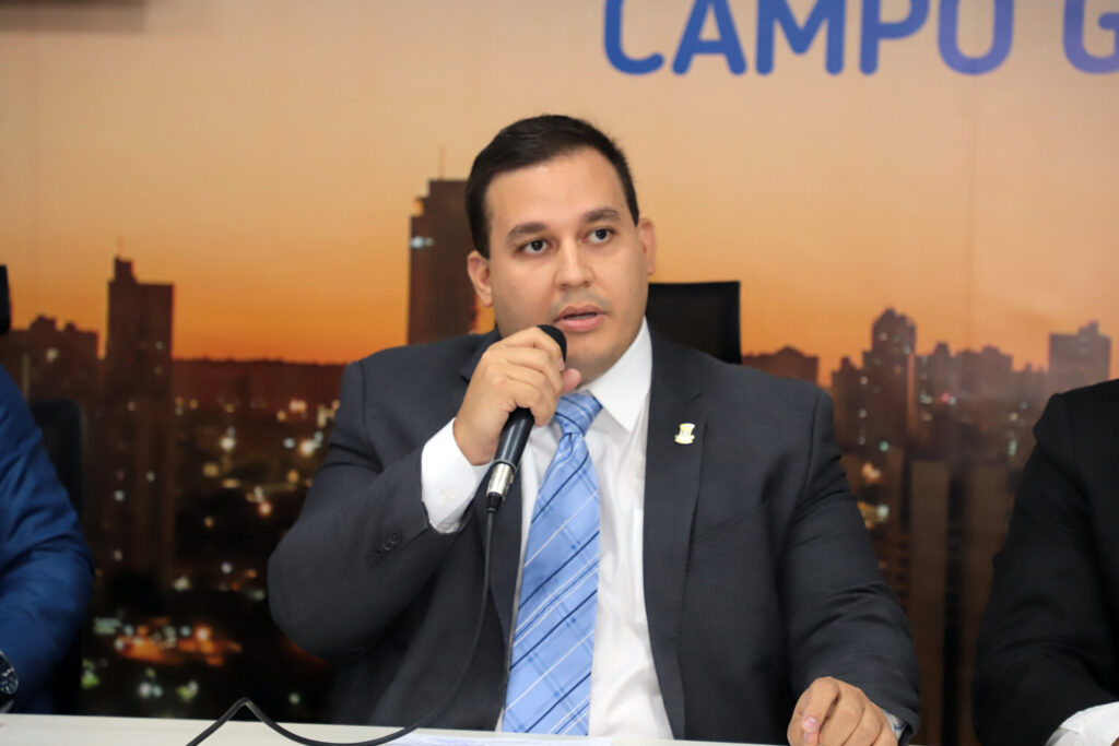 William Maksoud participa de reunião pública da CCJ e analisa 34 projetos