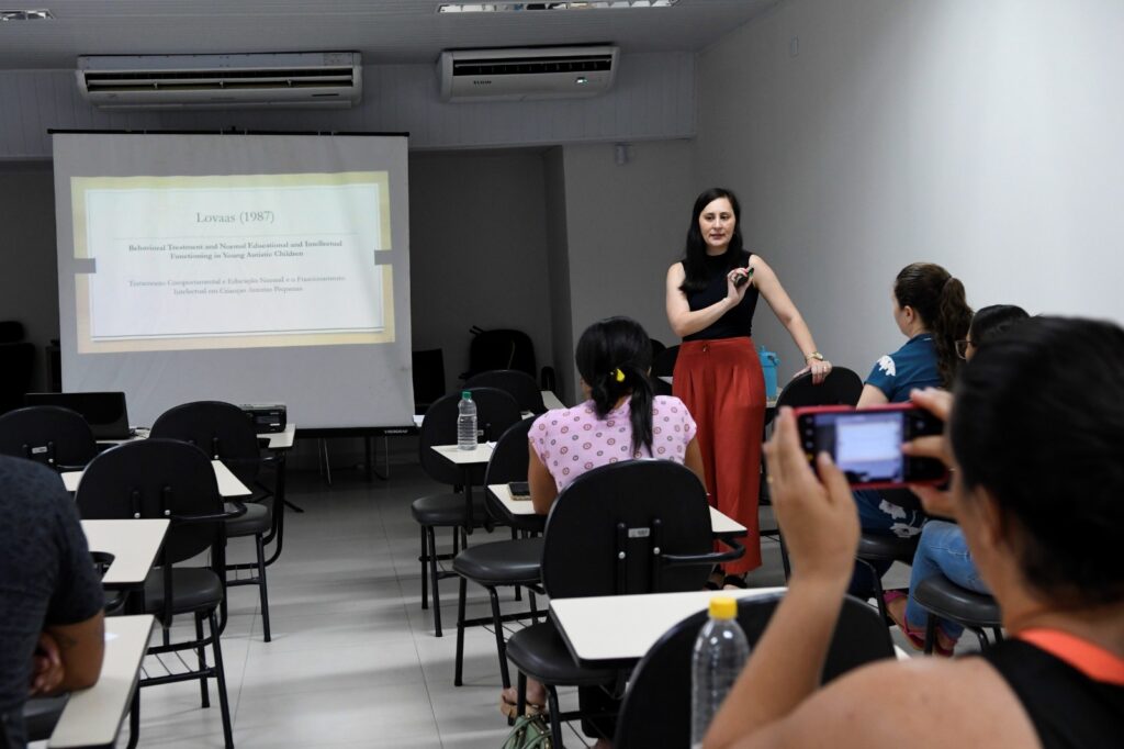 Abril Azul: nova técnica auxilia pais no desenvolvimento de crianças que convivem com autismo em MS