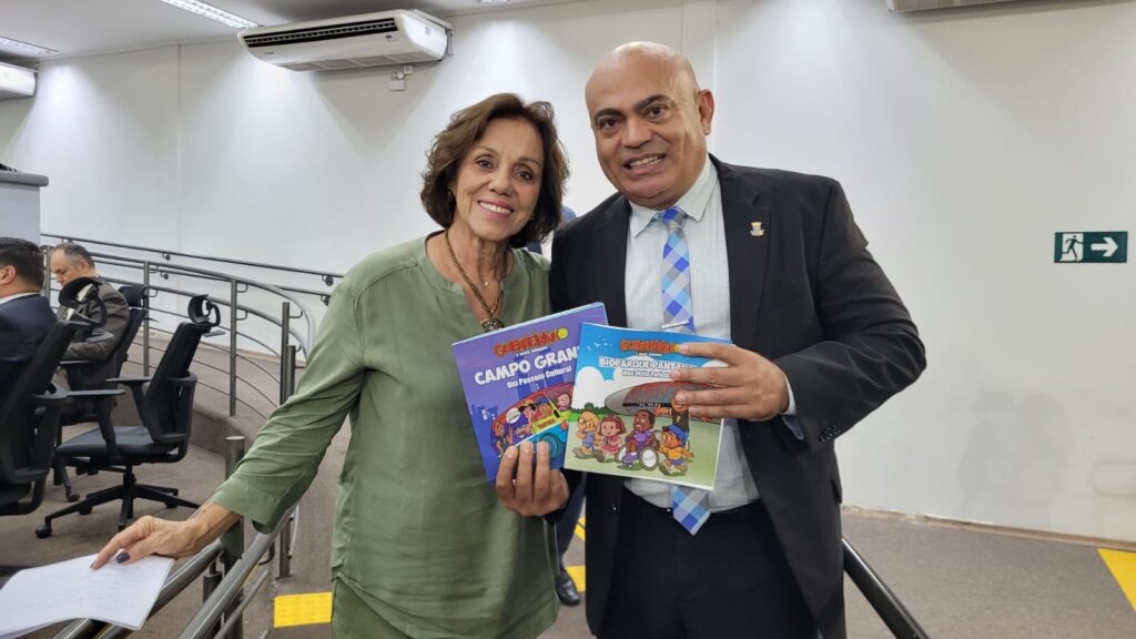 Atendendo convite de Ronilço Guerreiro, professora usa Tribuna da Câmara para falar sobre segurança nas escolas