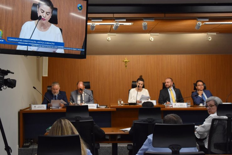 CCJR aprova parecer a projeto de combate às fake news