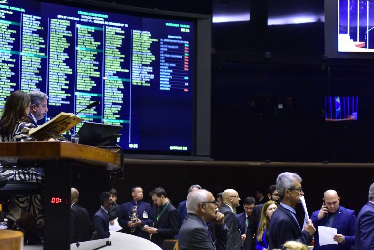 Câmara aprova urgência para projeto que retira prazo de laudo para Transtorno do Espectro Autista
