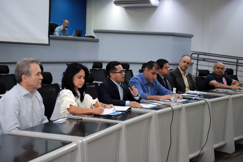 Câmara reúne Executivo e representantes de classe para discutir projeto da LDO 2024