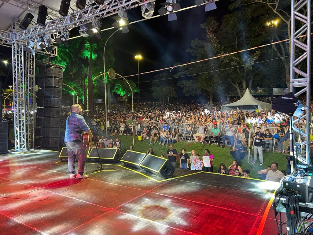 Com show do cantor Fernandinho, Páscoa da Família reúne mais de 30 mil pessoas no último dia de festa
