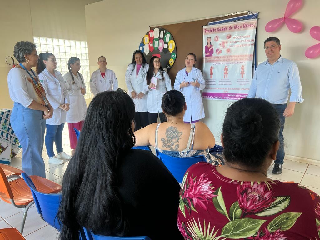Dr. Victor Rocha fiscaliza farmácia da USF Iracy Coelho