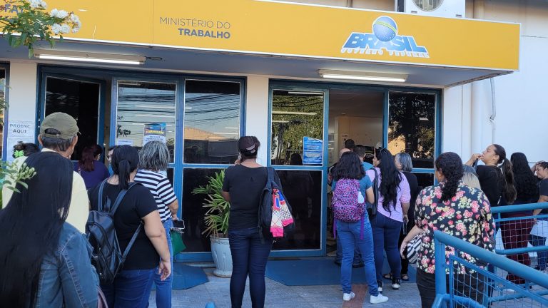 Funsat termina semana com 1.898 vagas de emprego