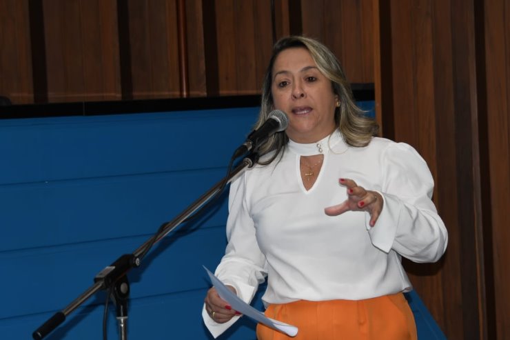 Lia Nogueira quer que Comissão acompanhe plano do Estado para segurança nas escolas