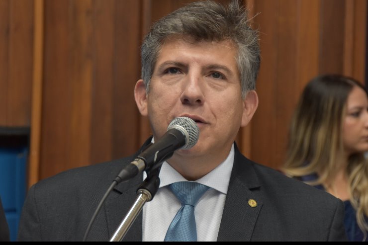 Lidio Lopes solicita instalação de redutor de velocidade próximo ao frigorífico de Naviraí