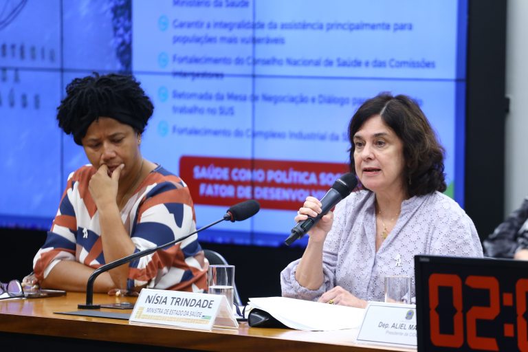 Conjunta com Comissão de Defesa dos Direitos da Pessoa Idosa (CIDOSO). Dep. Silvia Cristina (PL - RO). Ministra da Saúde, Nísia Trindade.