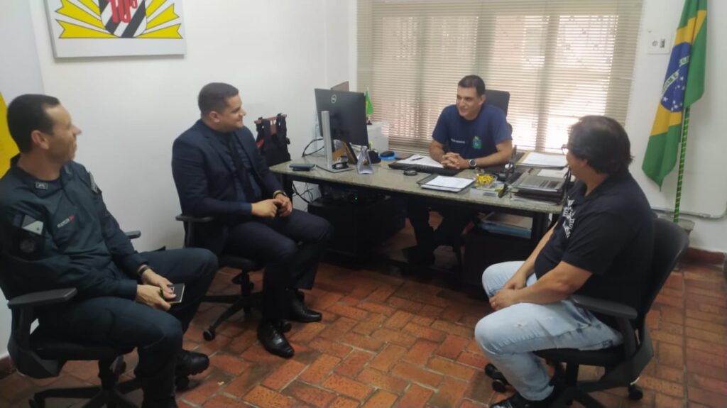 Moradores do Parati solicita apoio contra roubos e assaltos e vereador Tabosa articula reunião com comando do 10º BPM