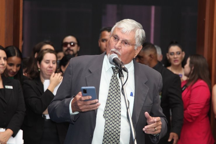 Novo líder do PT, Zeca vai propor debates para contemplar minorias no orçamento do Estado
