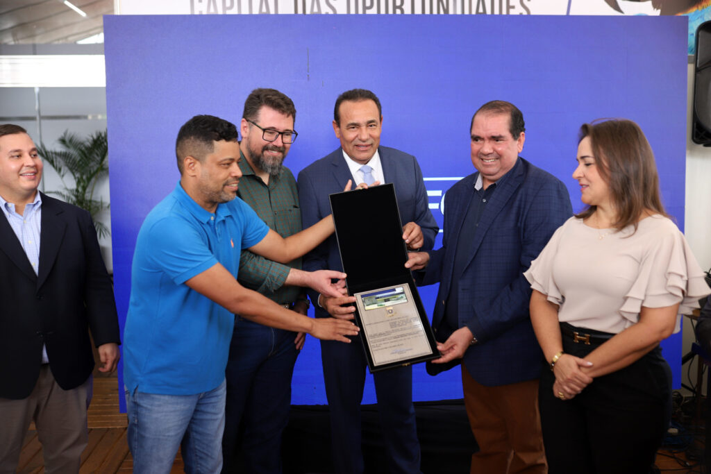 Para incentivar intercâmbio, Câmara homenageia políticos e empresários do Paraguai