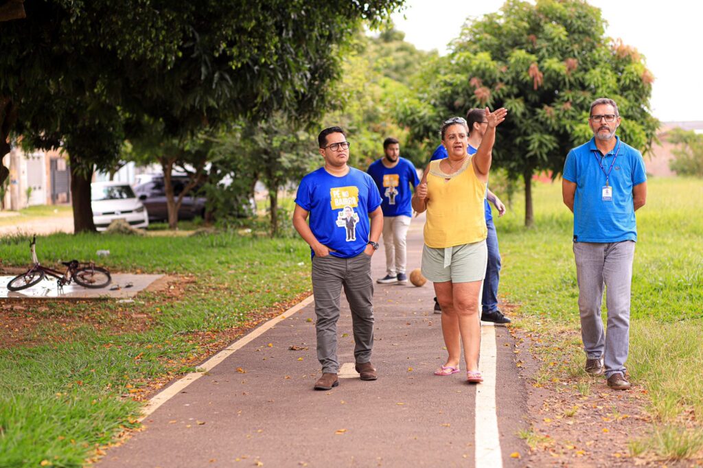“Pé no Bairro”: Papy participa de festa da Páscoa com crianças do Projeto Resgate e conversa com moradores do Paulo Coelho Machado