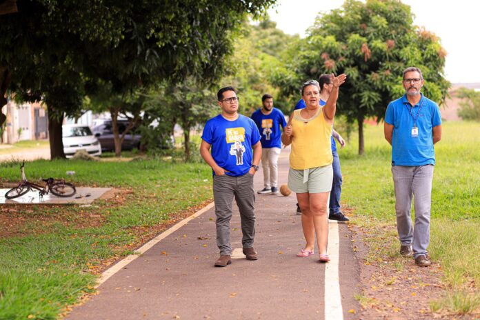 “Pé no Bairro”: Papy participa de festa da Páscoa com crianças do Projeto Resgate e conversa com moradores do Paulo Coelho Machado