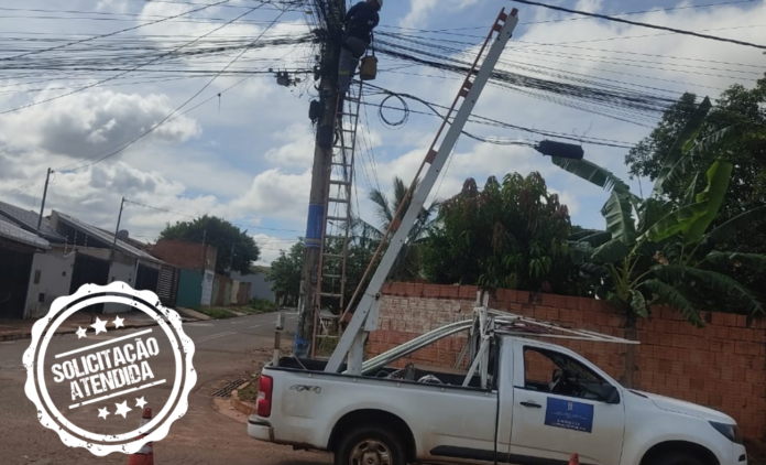 Pedido atendido do vereador Tiago Vargas faz troca de lâmpadas para rua do Aero Rancho