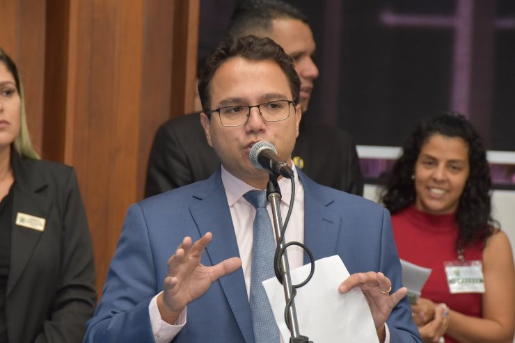 Pedrossian Neto propõe discussão sobre dependência química e verbas para tratamento