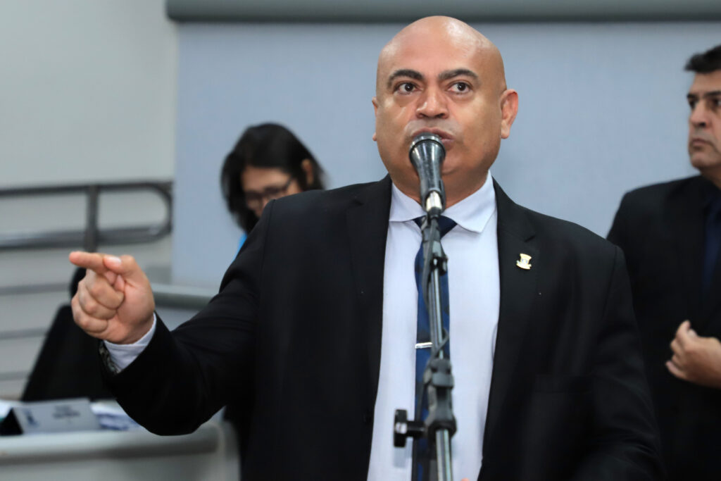 “Precisamos olhar com carinho para nossa região central e apoiar nossos comerciantes”, comentou Ronilço Guerreiro durante sessão desta quinta-feira