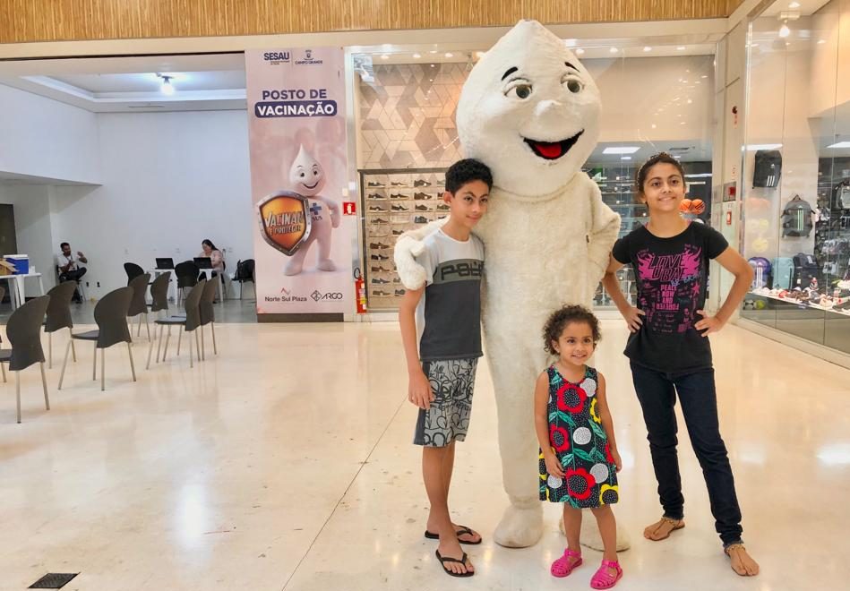 Prefeitura abre unidades no feriado e faz itinerante em shopping no fim de semana para vacinação