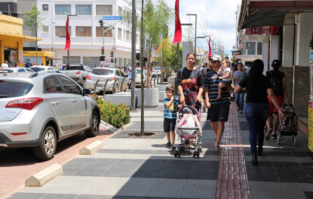 Prefeitura se reúne com lojistas do Centro para fomentar vendas da região