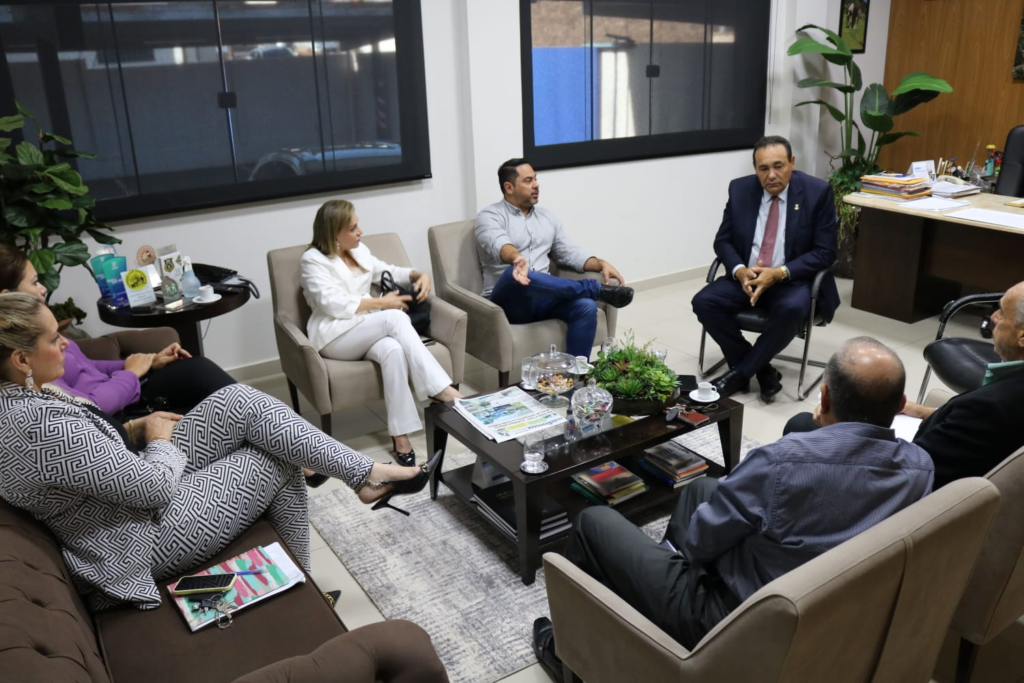 Presidente Carlão recebe Comissão das Clínicas Particulares da Capital  que prestam atendimento aos pacientes Renais Crônicos