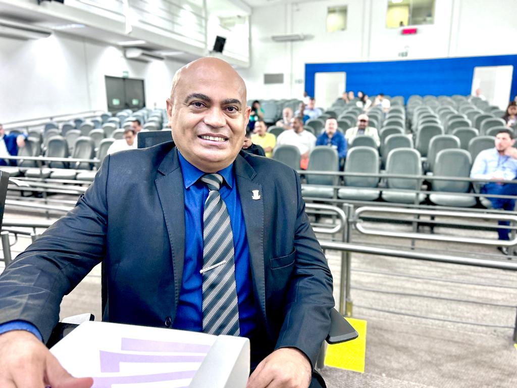 Projeto de Roniço Guerreiro, criação do Programa Escola Melhor vai ao plenário da Câmara para votação nesta quinta