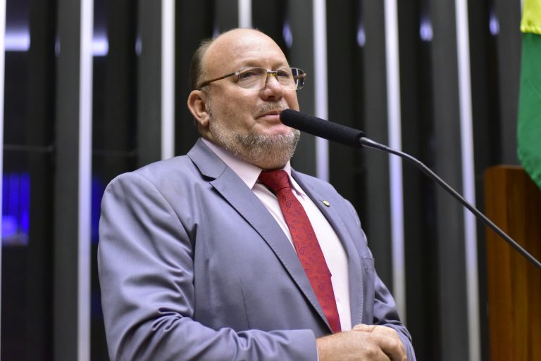 Deputado João Daniel discursa no Plenário da Câmara