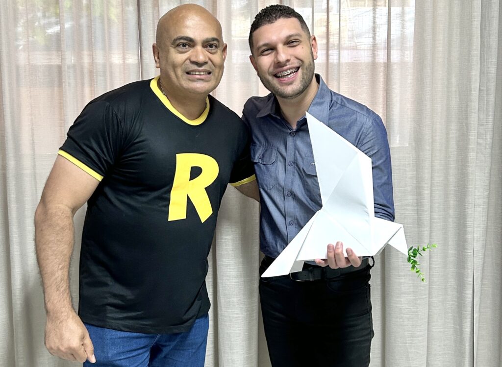 Ronilço Guerreiro quer transformar o medo em arte através de origamis