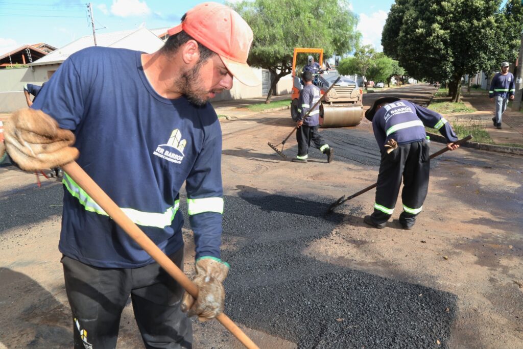 Serviços de manutenção e infraestrutura atendem mais de 40 bairros nesta semana