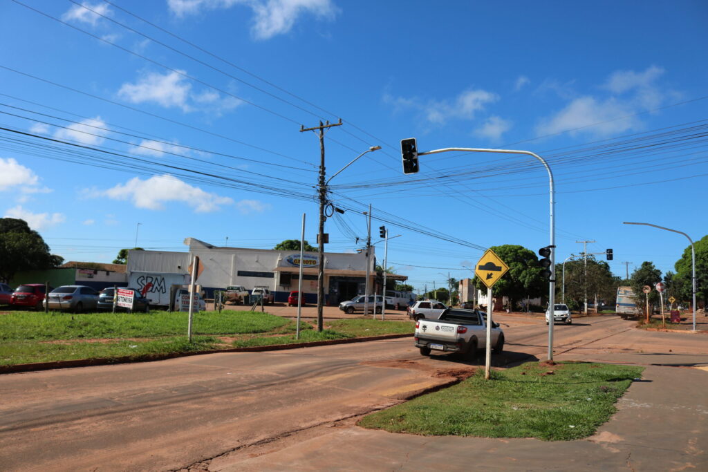 Vereador Carlão Garante Conjunto Semafórico em Cruzamento entre as   Ruas Pindaré, Lino Villacha, Padre Antônio, Tapauá e Av. Abrão Anache