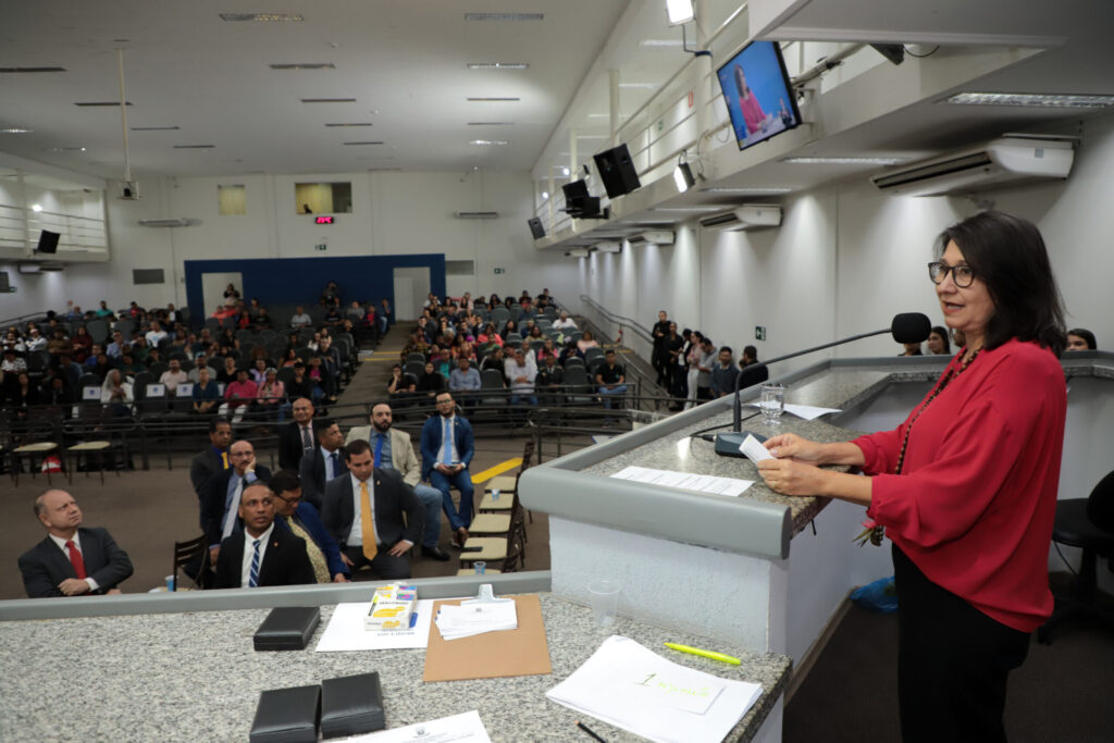 Vereadora Luiza Ribeiro homenageia 8 personalidades em Sessão Solene pelo Dia Municipal da Consciência dos Povos Originários