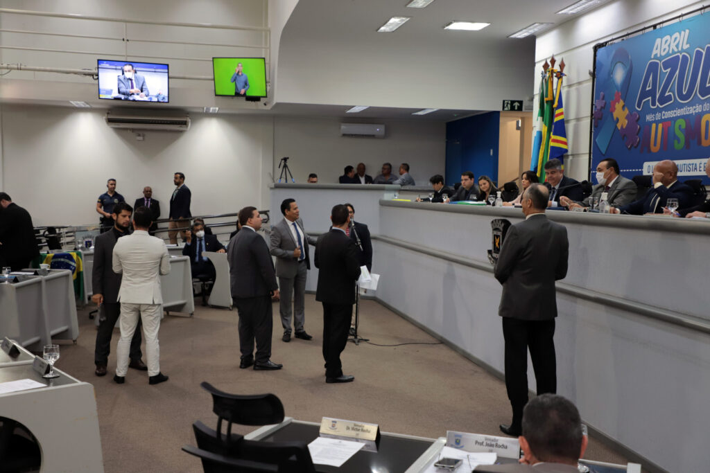 Vereadores analisam sete projetos na sessão desta terça-feira