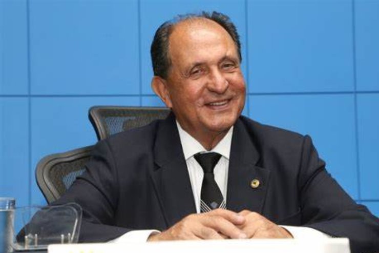 Zé Teixeira solicita obras de implantação de rede de esgoto em bairros de Jateí