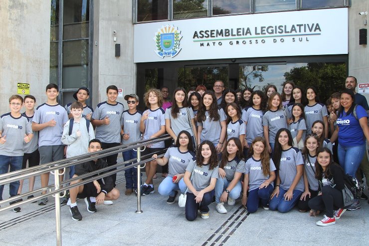 <b>Visita</b>: Estudantes aprendem política e história na ALEMS