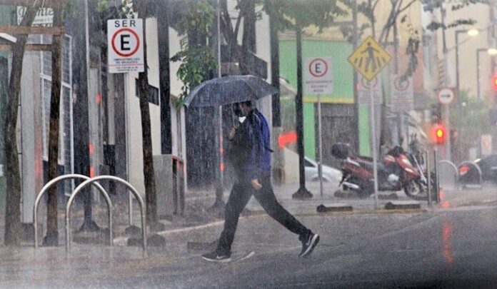Aproximação de frente fria provoca mudanças no tempo neste sábado em MS
