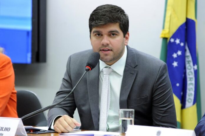 Deputado Marreca Filho (Patriota-MA) em comissão da Câmara dos Deputados