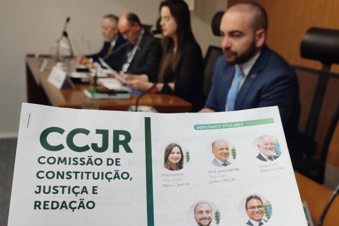 CCJR aprova relatório favorável a PL que disponibiliza acompanhante mulher em exames