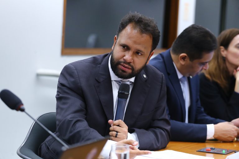 Audiência Pública - Suspensão das linhas de crédito consignado para aposentados e pensionistas do INSS. Dep. Pastor Henrique Vieira (PSOL - RJ)