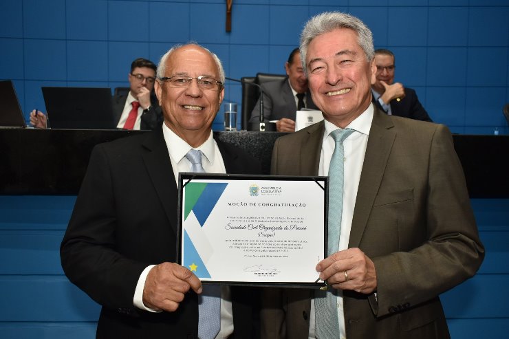 Deputado Roberto Hashioka entrega Moção de Congratulação ao presidente da Socipar