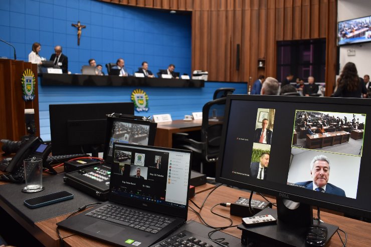 Deputados devem votar cinco projetos na sessão plenária desta terça-feira