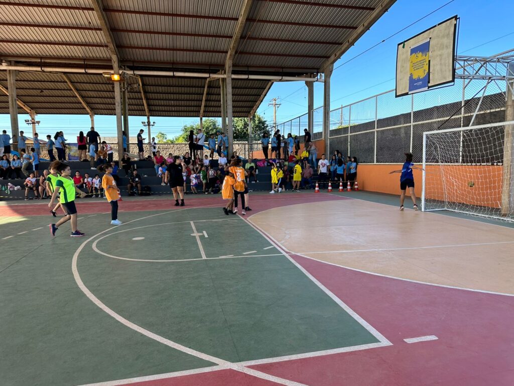 Festival de Mini-Handebol reúne 250 alunos da Reme