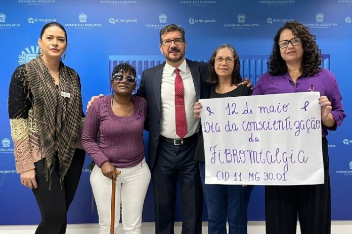 Kemp apoia e pacientes com fibromialgia pedem retorno de tratamento com urgência pelo HU