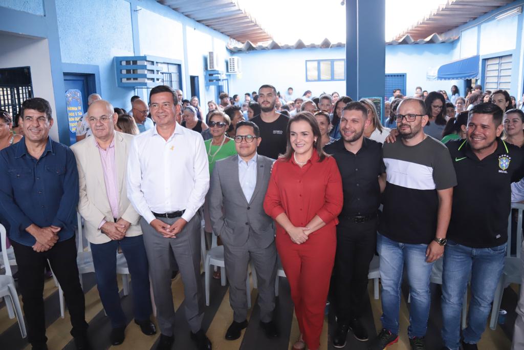 Papy participa da entrega da reforma da E. M. José Dorilêo de Pina