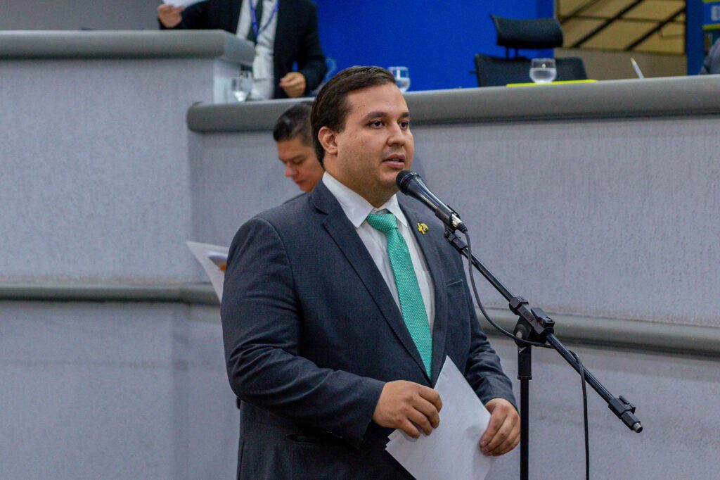 Poda de árvore, patrolamento e operação tapa-buraco estão entre as reivindicações de William Maksoud