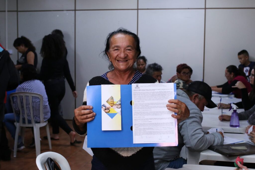 Prefeitura beneficia 300 famílias da Capital com assinatura de contratos de habitação e regularização fundiária