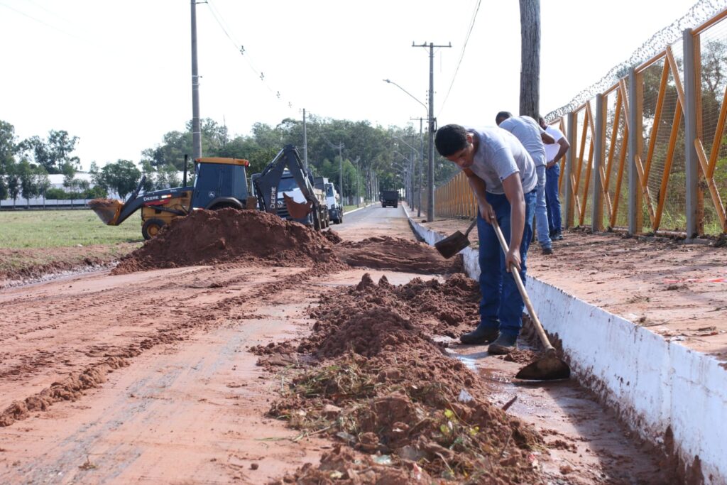 Prefeitura mobiliza equipes para limpeza e recuperação de danos causados pelas chuvas