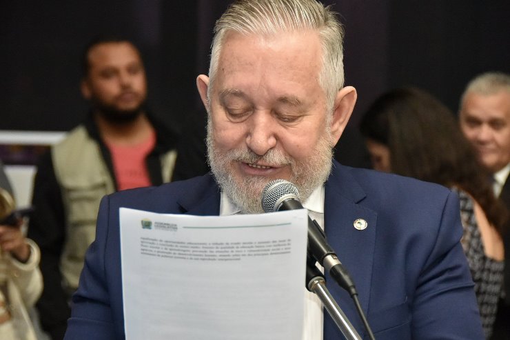 Projeto de Lei cria bolsa de estudos para alunos do Ensino Médio  