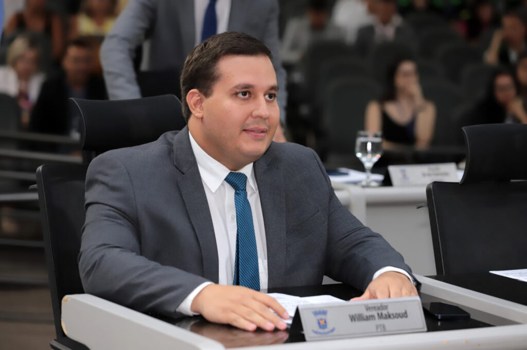 William Maksoud entrega honrarias em sessão solene em comemoração ao Dia Municipal da Enfermagem