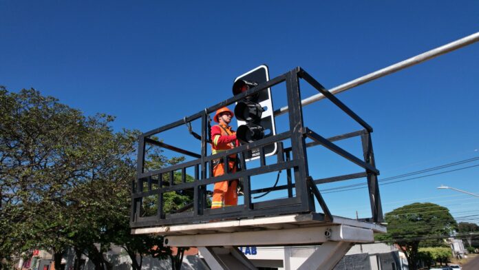 Agetran explica procedimentos para instalação de semáforos; estudo técnico e pesquisa de fluxo são fundamentais