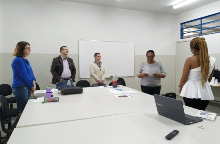 Aluna estrangeira finaliza mestrado na UEMS e desenvolve material didático para pais de adolescentes autistas